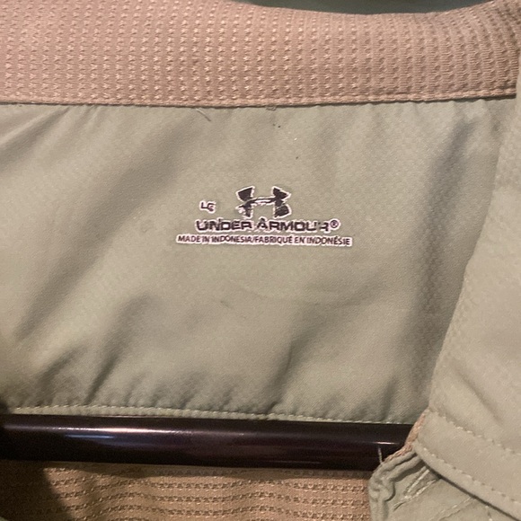 Mens Under Armour Green Light Weight Button Up Size Large EUC - Picture 2 of 4